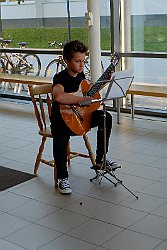 Logaški mladi kitarist
